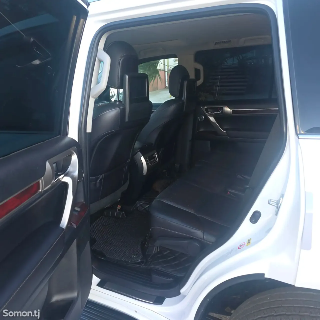 Lexus GS series 2010 · 4.6 AT