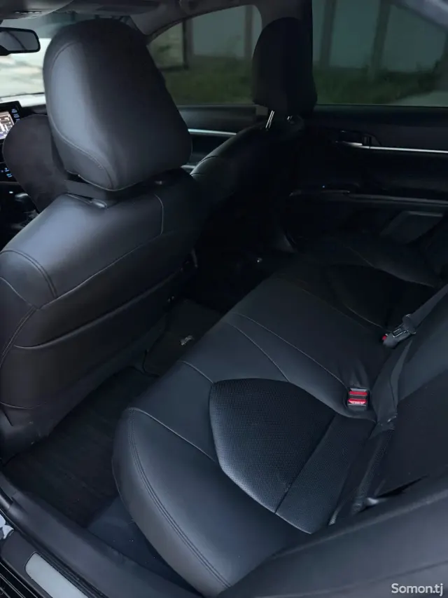 Toyota Camry 2018 · 2.5 AT