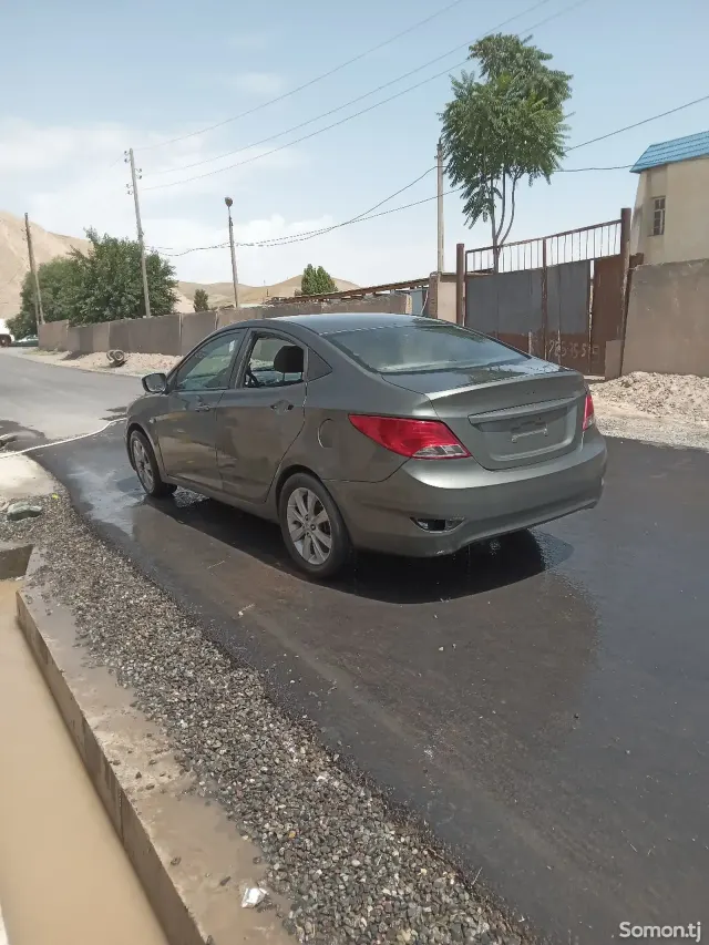 Hyundai Solaris 2014 · MT