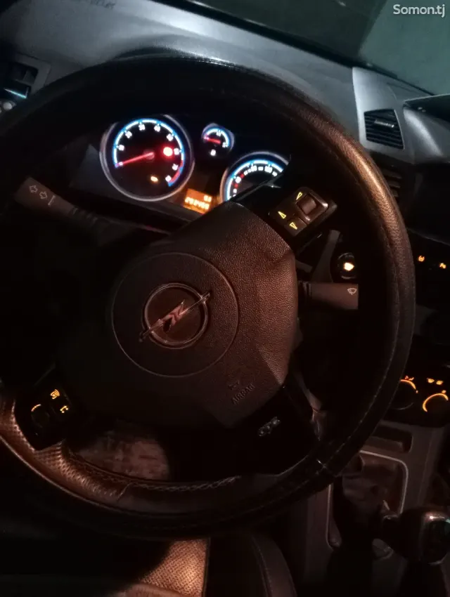 Opel Zafira 2008 · 2.0 MT