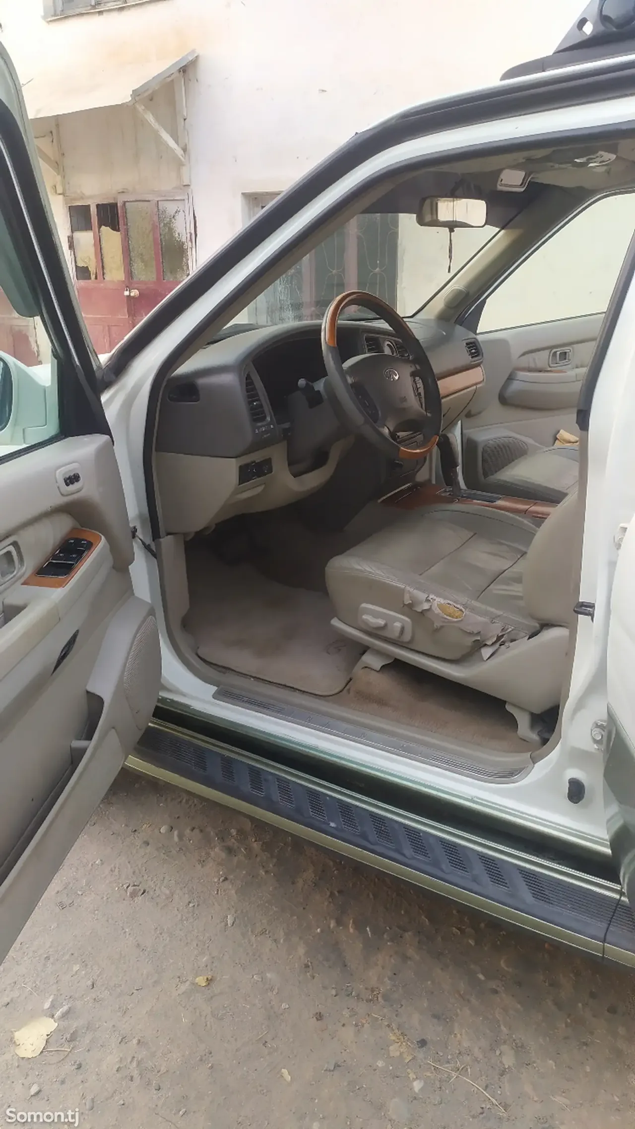 Infiniti QX series 2004 · AT