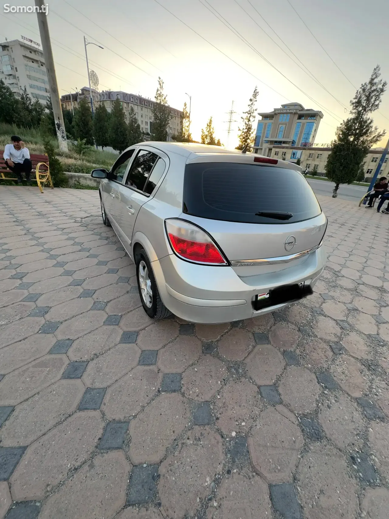 Opel Astra H 2005 · 1.6 MT