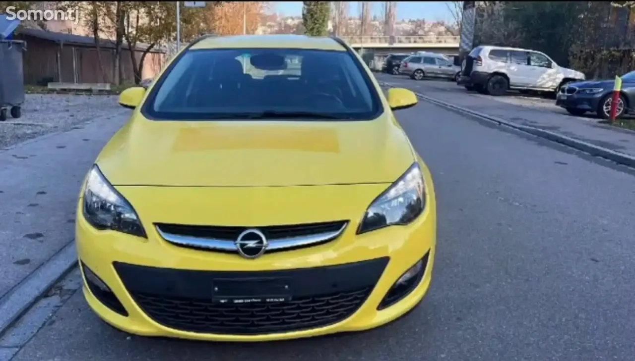 Opel Astra J 2015 · 1.4 AT