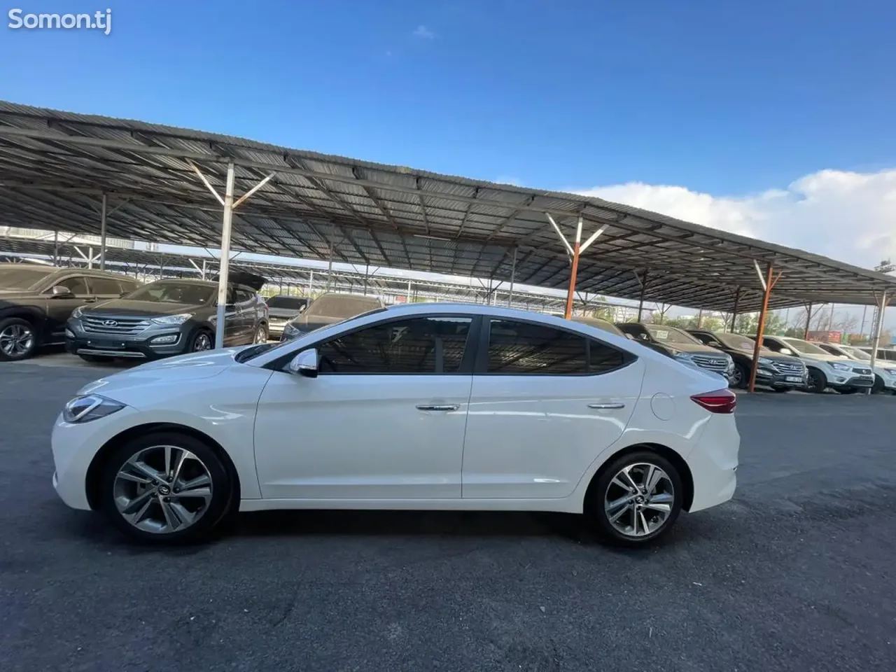 Hyundai Avante 2017 · 1.6 AT