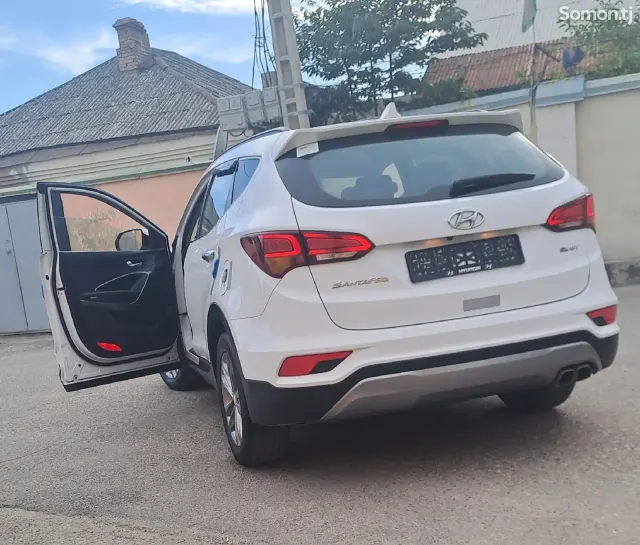 Hyundai Santa Fe 2016 · 2.0 AT