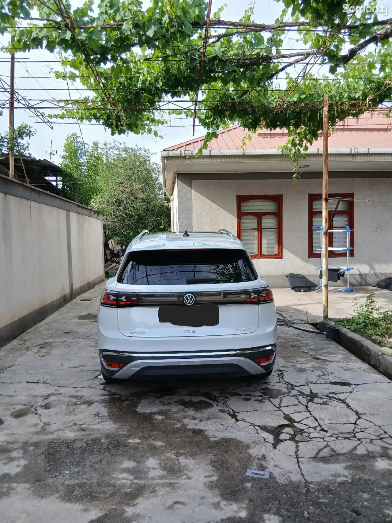 Volkswagen ID.6 2022 · AT