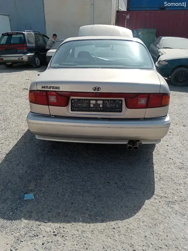 Hyundai Sonata 1995 · 1.8 MT