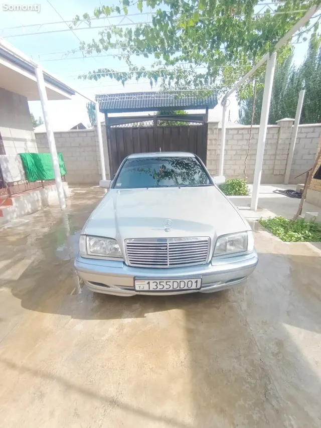 Mercedes-Benz W201 1998 · 1.6 MT