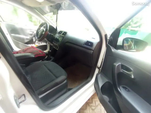 Volkswagen Polo 2014 · 1.6 MT