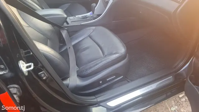 Hyundai Sonata 2011 · 2.0 AT