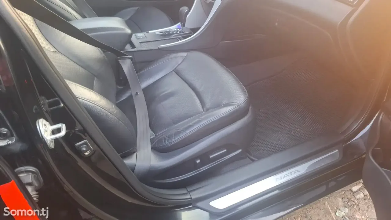 Hyundai Sonata 2011 · 2.0 AT