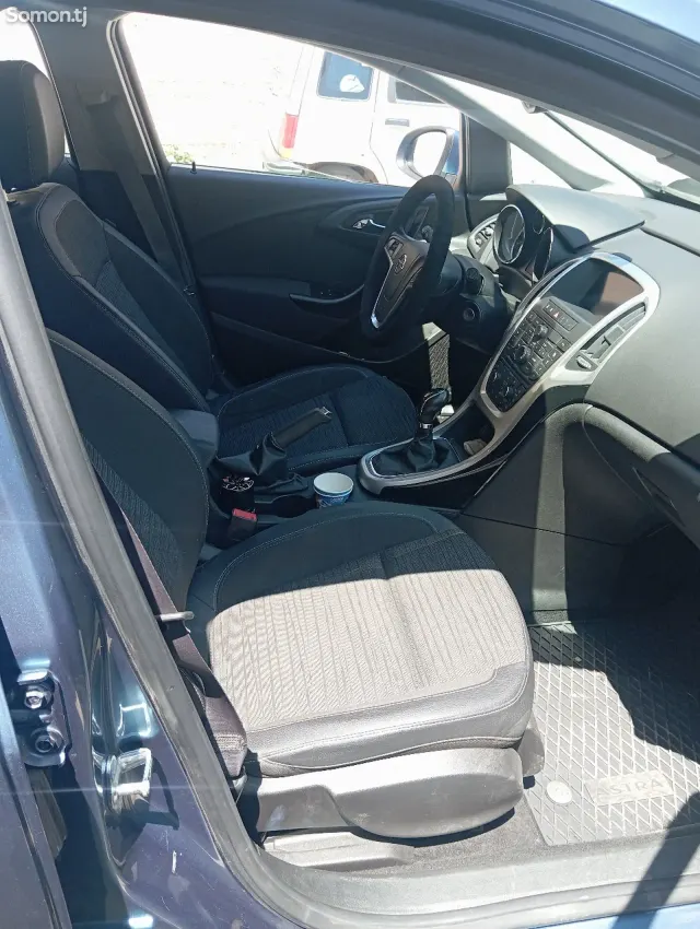 Opel Astra J 2015 · 1.4 MT