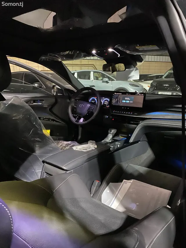 Toyota Camry 2026 · AT