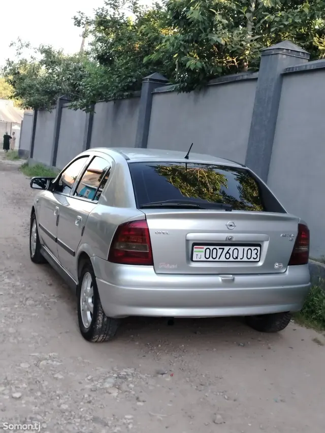 Opel Astra J 2003 · 1.6 MT