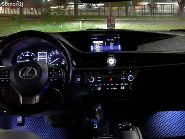 Lexus ES series 2017 · 2.5 AT