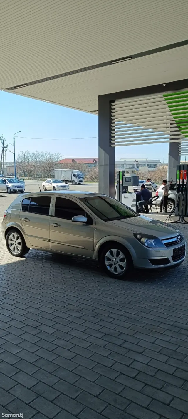 Opel Astra H 2006 · 1.6 MT