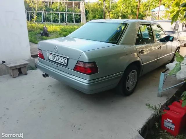 Mercedes-Benz W124 1995 · 2.2 MT