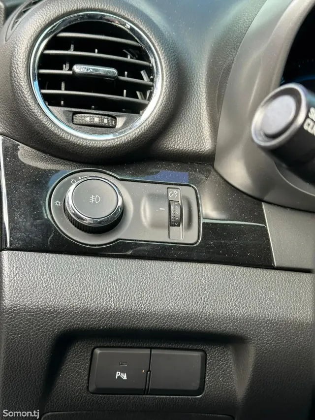 Chevrolet Orlando 2015 · 1.6 AT