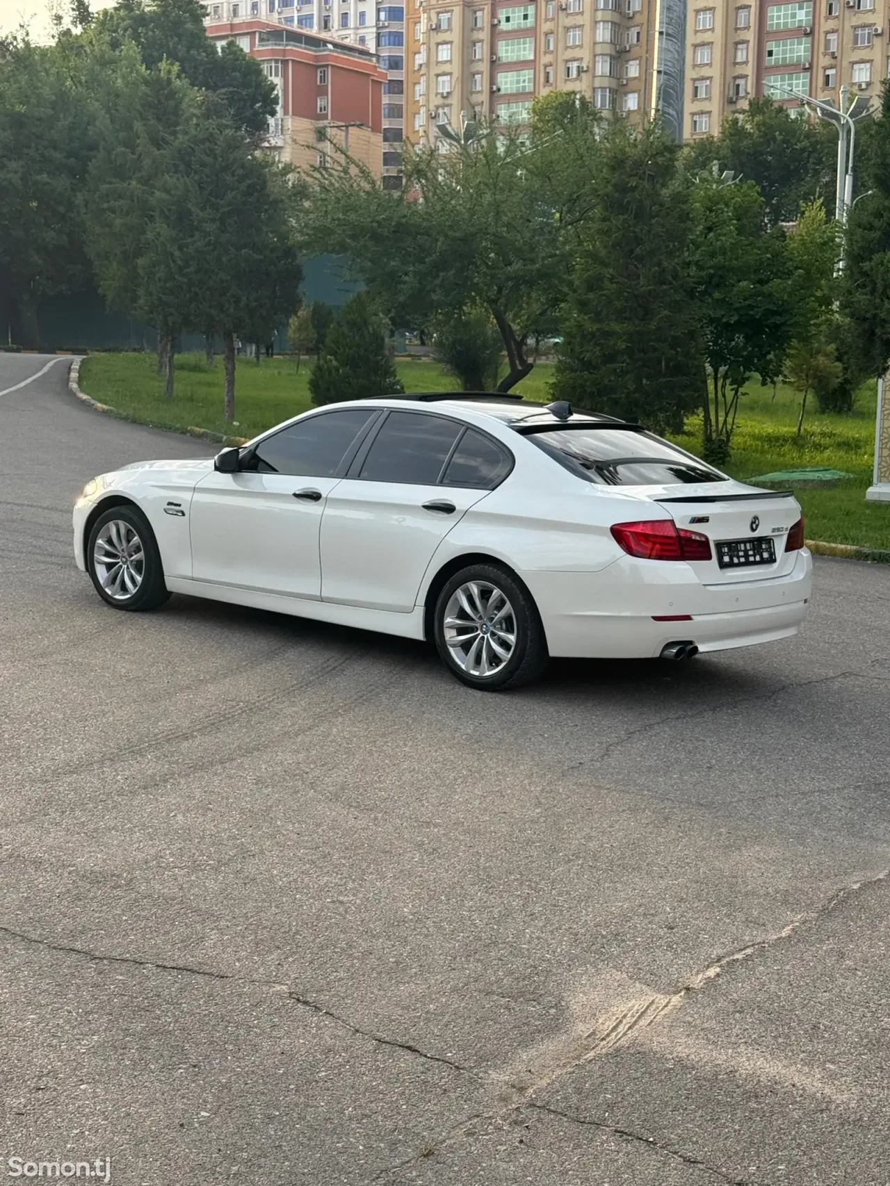 BMW 5 series 2011 · 2.0 AT