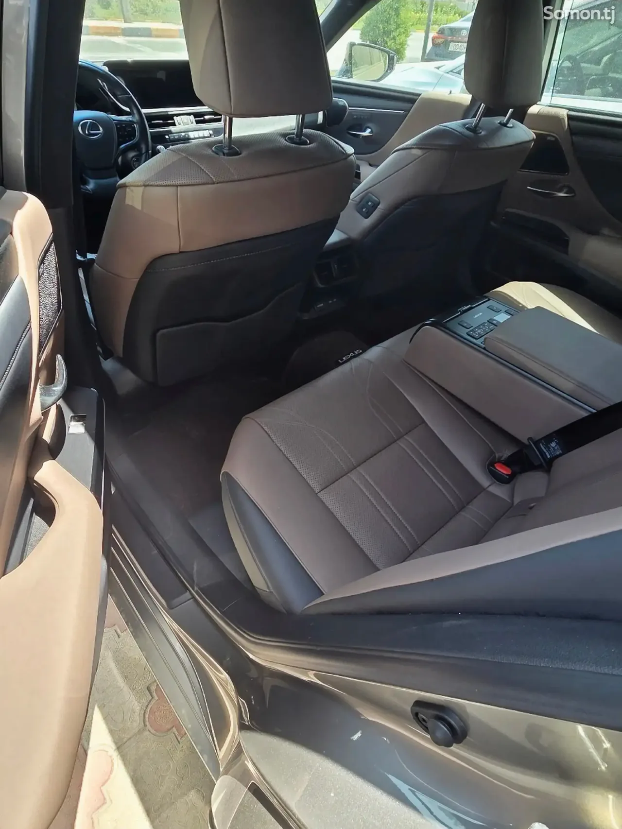 Lexus ES series 2024 · 2.5 AT