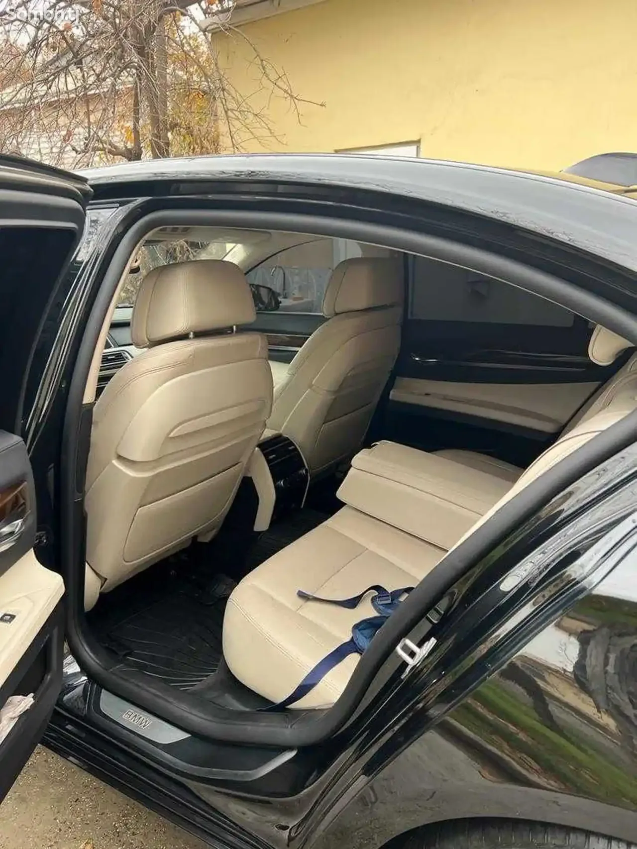 BMW 7 series 2012 · 3.0 AT