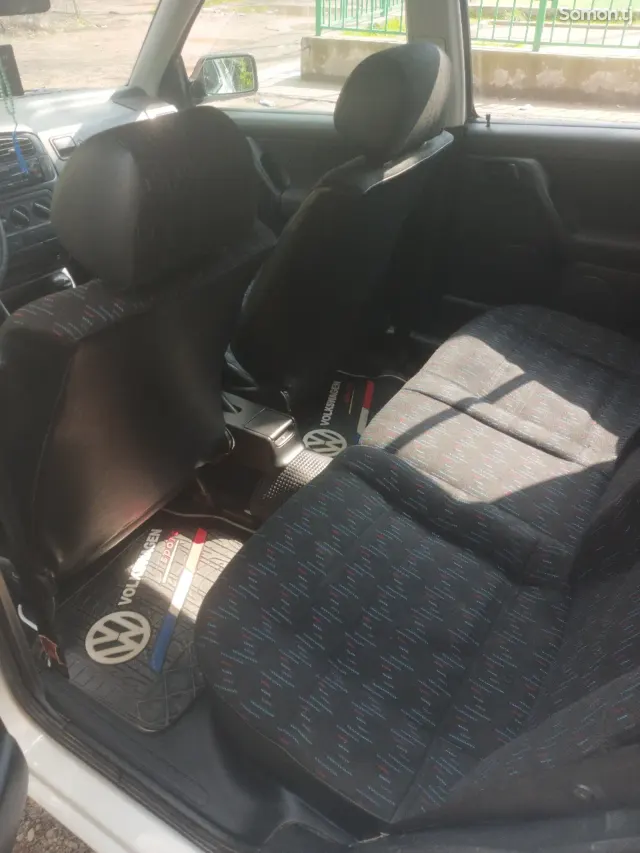 Volkswagen Golf 1997 · MT