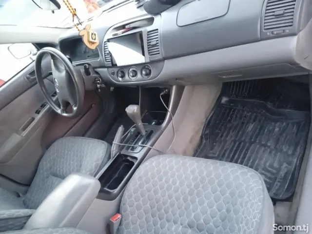 Toyota Camry 2004 · 3.0 AT
