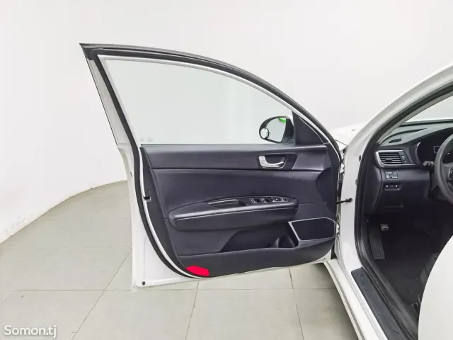 Kia K5 2017 · 2.0 AT