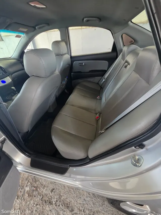 Hyundai Avante 2009 · 1.6 AT