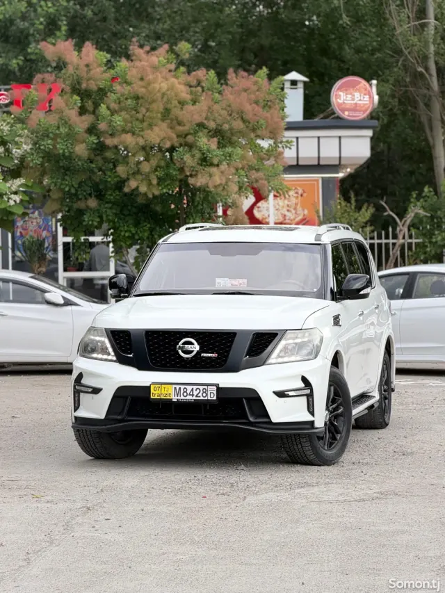 Nissan Patrol 2012 · 5.6 AT