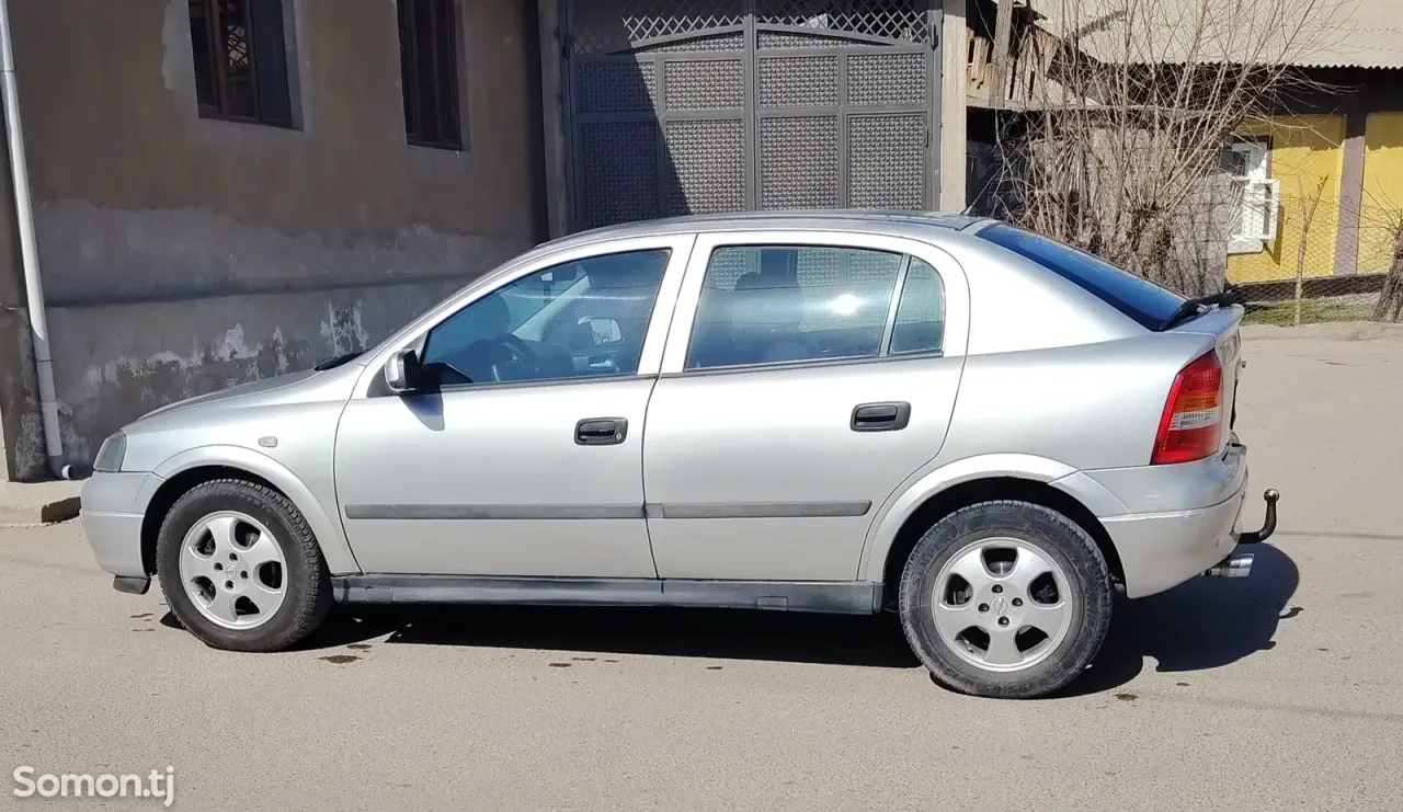 Opel Astra G 1999 · 1.6 MT