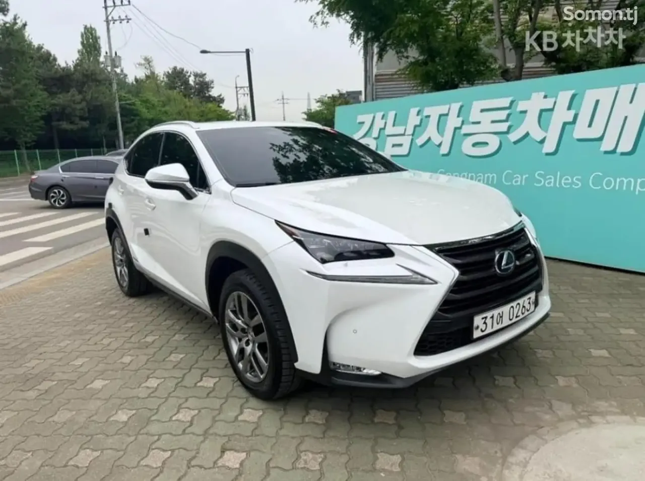 Lexus NX series 2017 · 2.5 AT