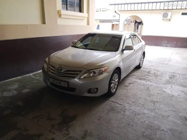 Toyota Camry 2010 · 2.4 AT