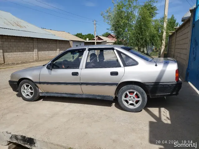 Opel Vectra A 1991 · 1.6 MT
