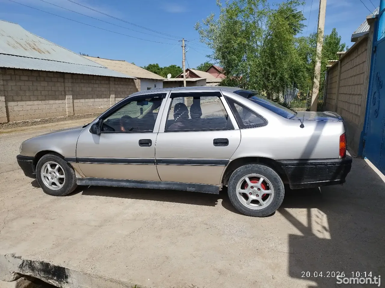 Opel Vectra A 1991 · 1.6 MT