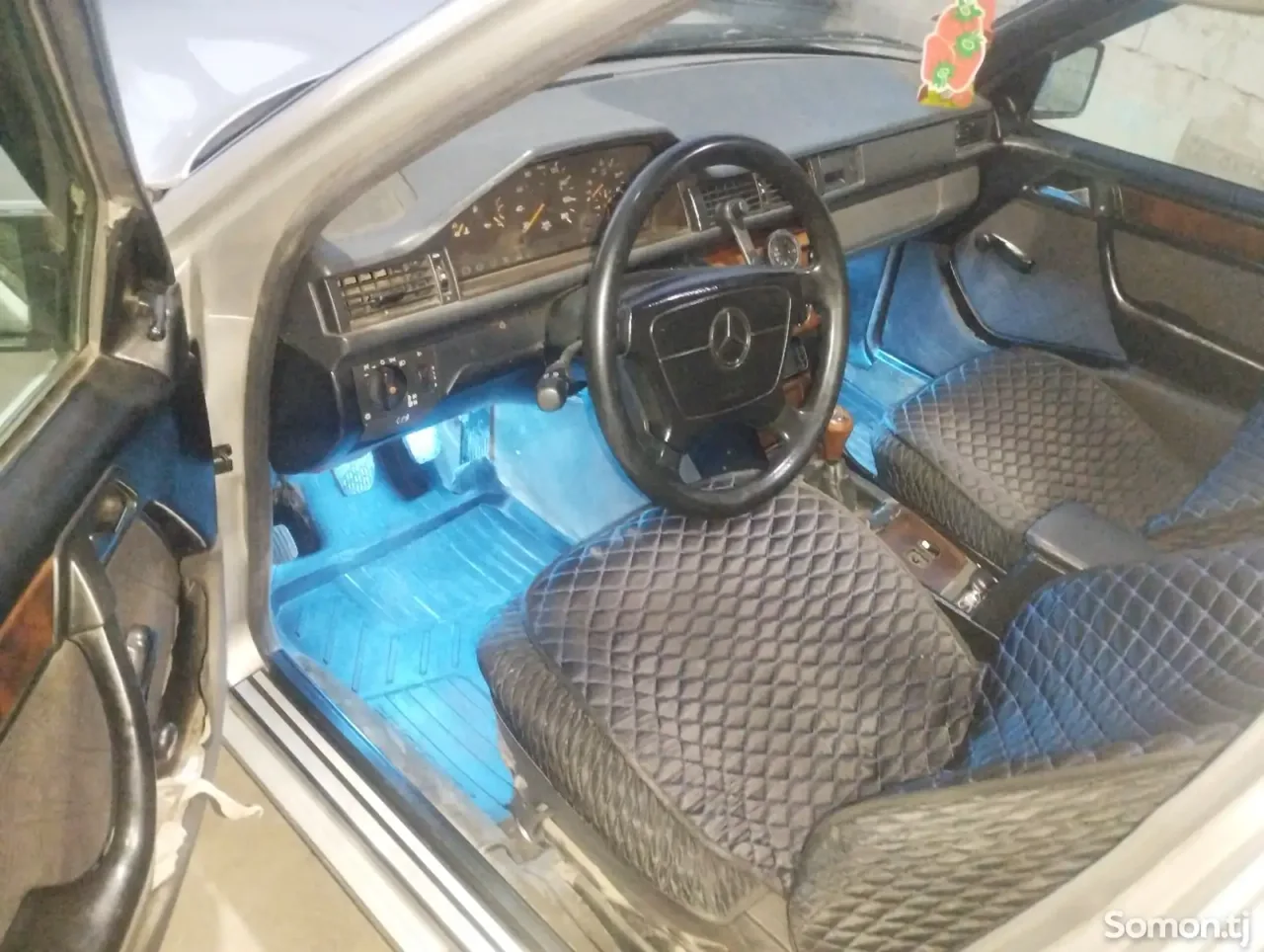 Mercedes-Benz W124 1995 · 2.0 MT