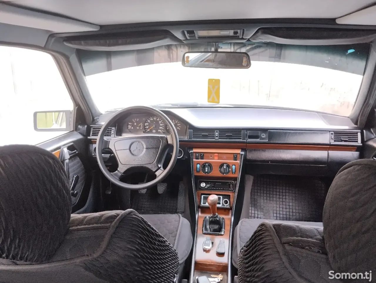 Mercedes-Benz W124 1992 · 2.0 MT