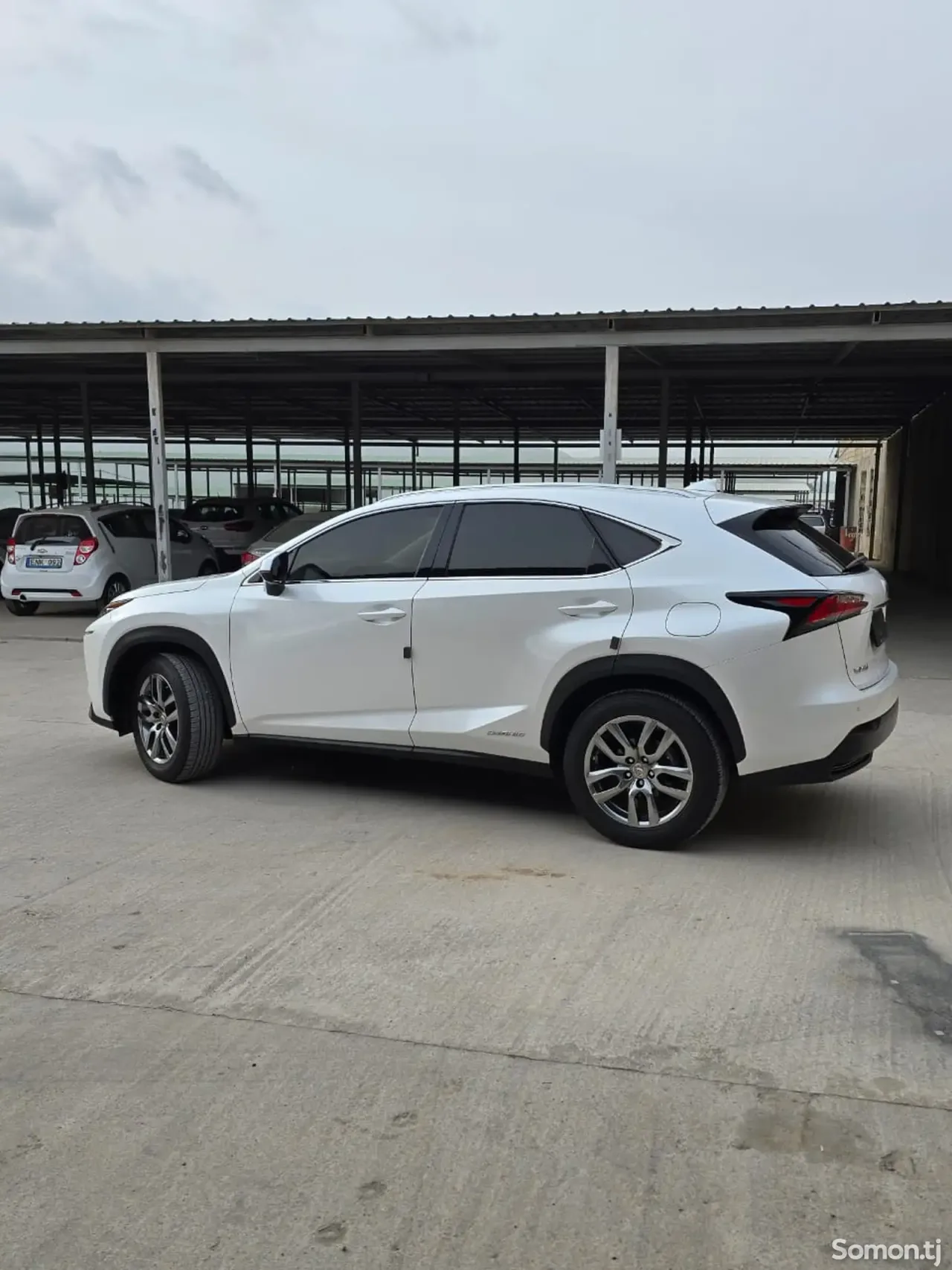 Lexus NX series 2016 · 2.5 AT