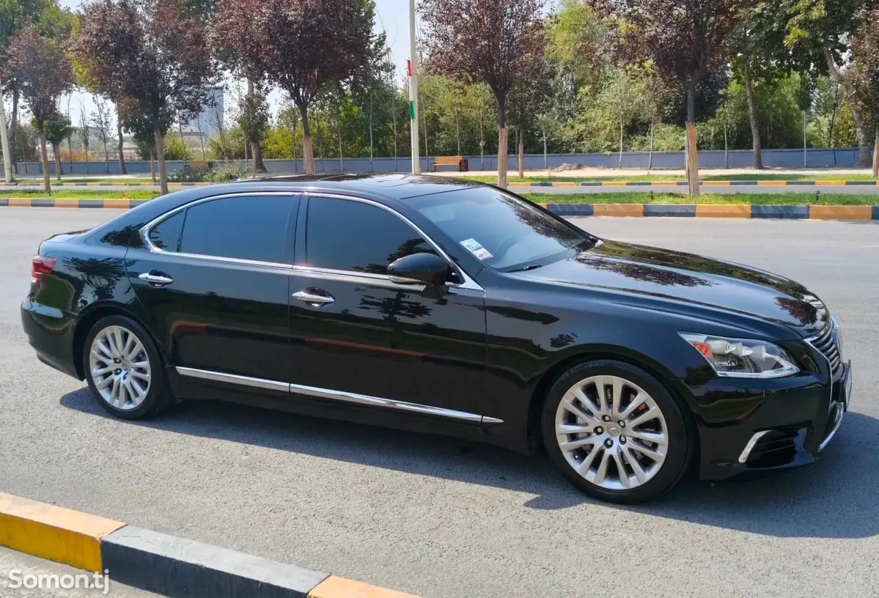Lexus LS series 2013 · 4.6 AT