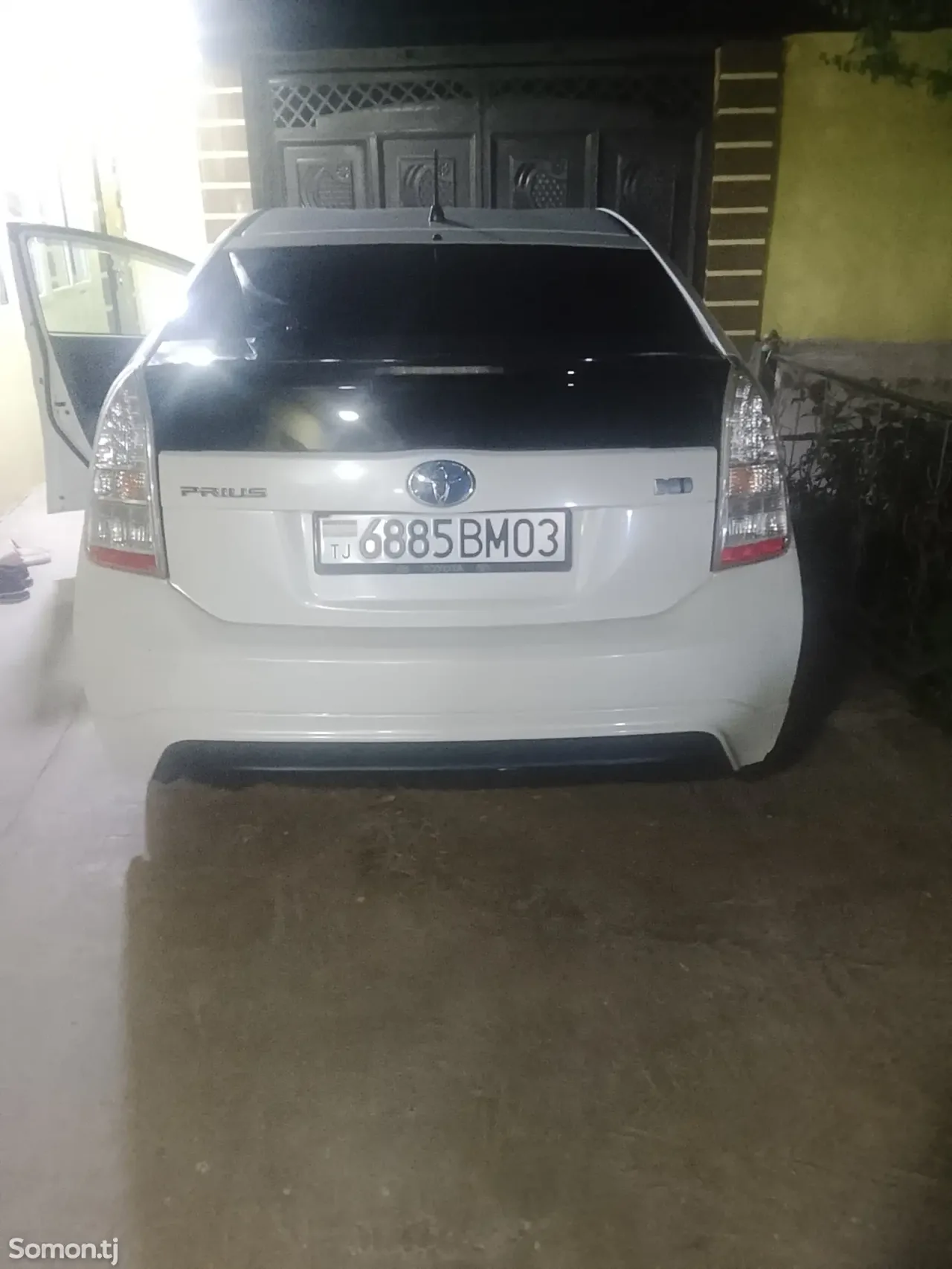 Toyota Prius 2011 · 1.8 CVT