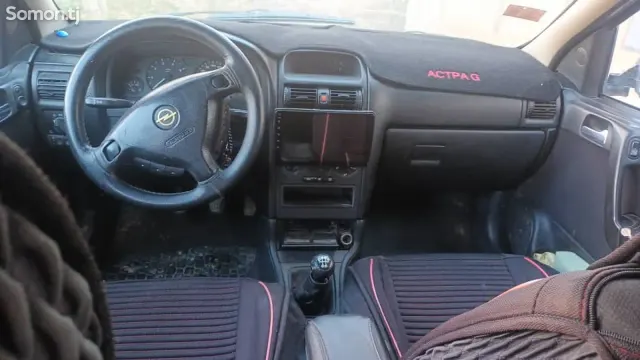 Opel Astra G 1999 · 1.6 MT