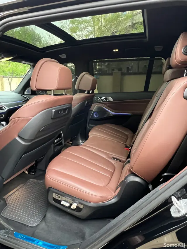 BMW X7 2021 · 4.4 AT