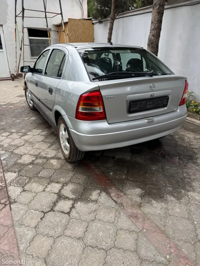 Opel Astra G 1999 · 1.8 AT