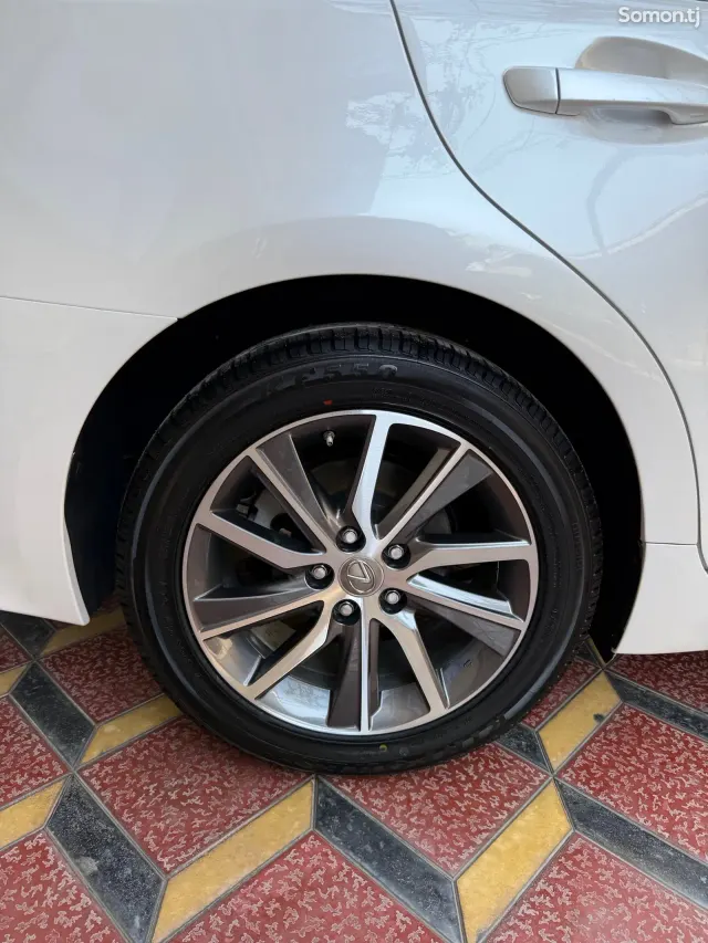 Lexus ES series 2016 · 3.0 AT