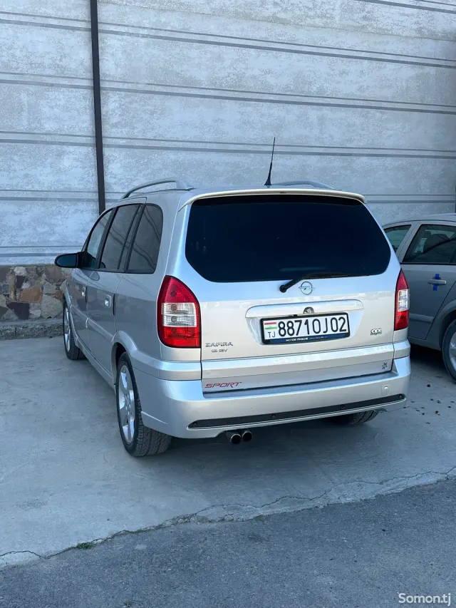 Opel Zafira 2005 · 1.8 MT