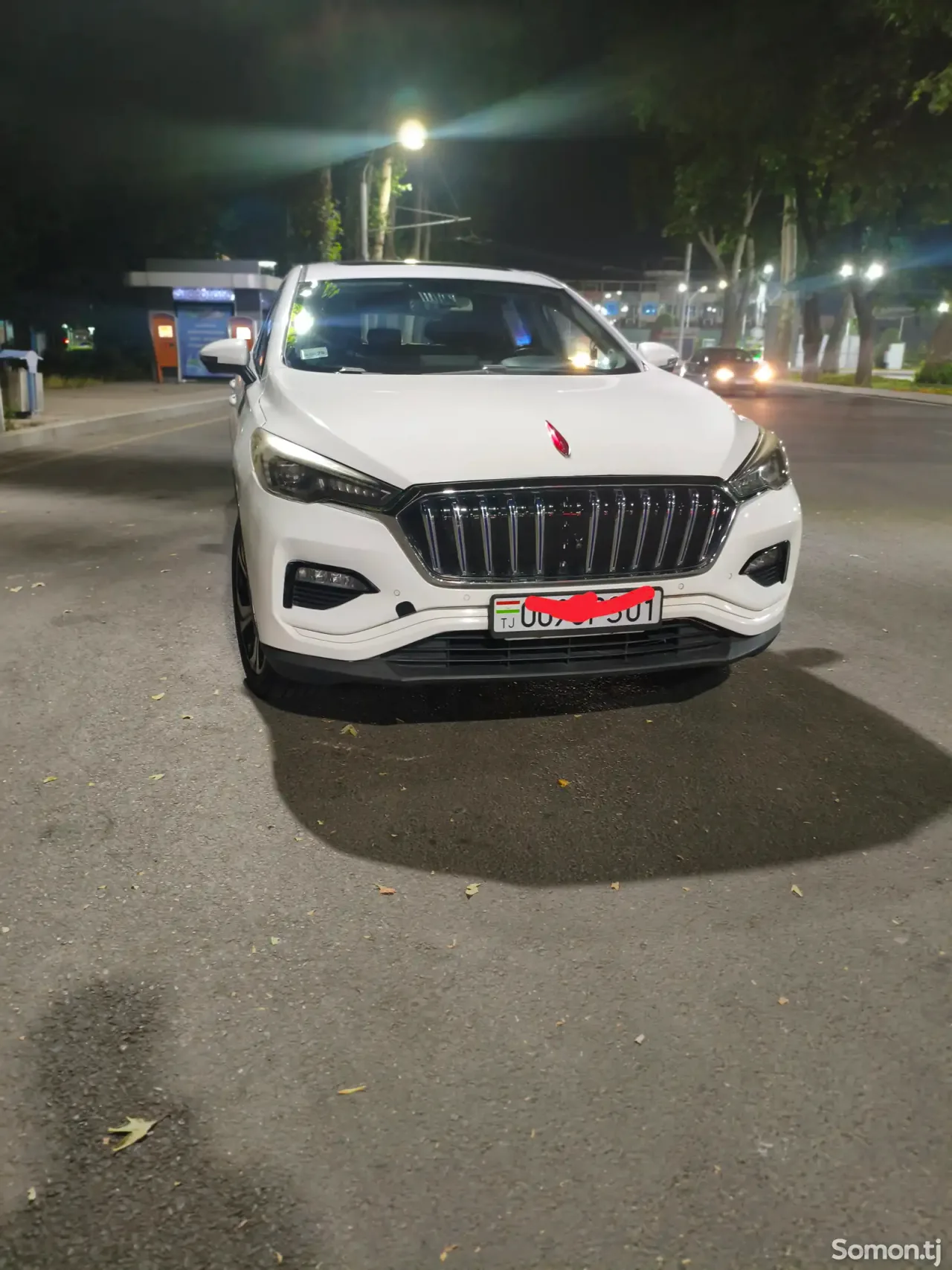 Hongqi E-HS3 2019 · AT