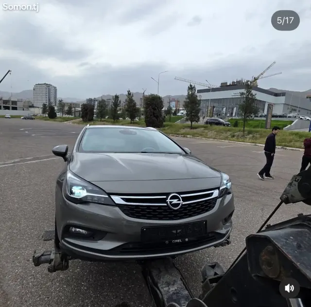 Opel Astra K 2016 · 1.4 AT