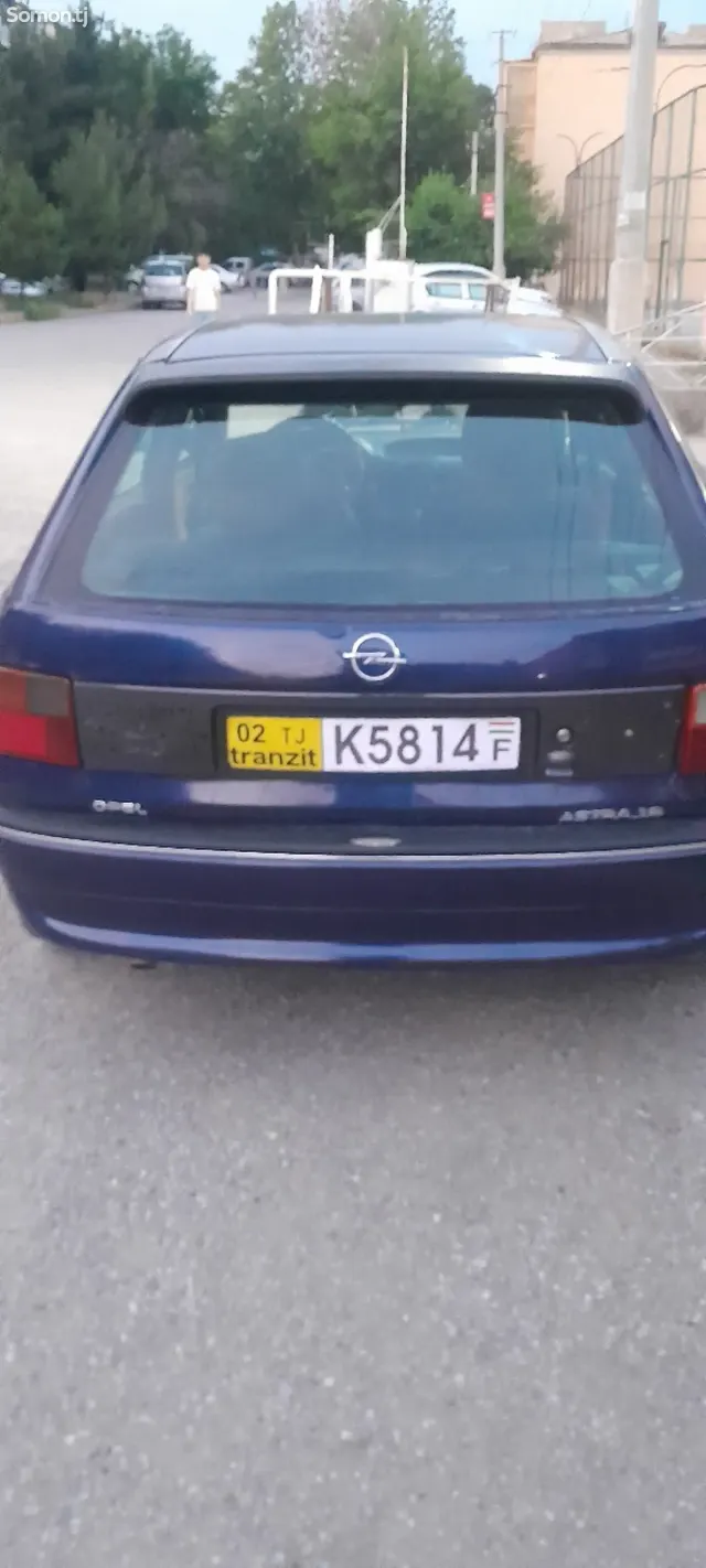 Opel Astra F 1992 · 1.8 MT