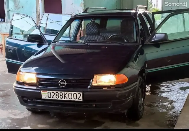 Opel Astra F 1994 · 1.6 MT