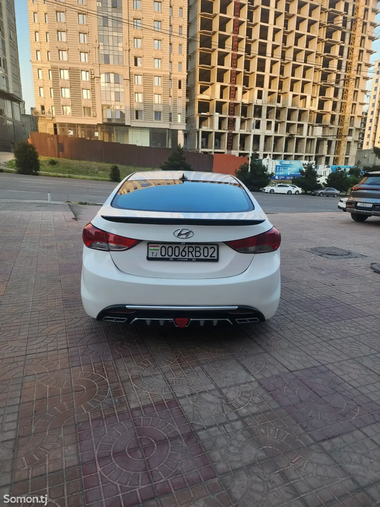 Hyundai Elantra 2012 · 1.6 AT